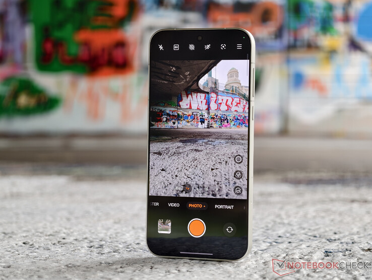 The Oppo Find X9 Pro. (Image source: Notebookcheck)