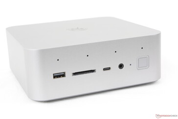 Front: USB-A 3.0 (10 Gbps), SD reader, USB-C (10 Gbps), 3.5 mm headset, Fingerprint Power button, Quad microphone array