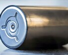 Cybertruck 4680 battery cell (Image source: TLF/YT)