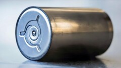 Cybertruck 4680 battery cell (Image source: TLF/YT)