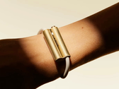 Luffu Link is available in three colors: gold, blue, and black.