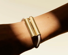 Luffu Link is available in three colors: gold, blue, and black.