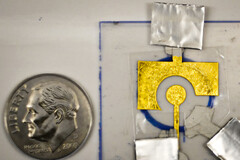 An image of the new electrochemical sensor developed by MIT researchers (Image source: MIT researchers; edited)