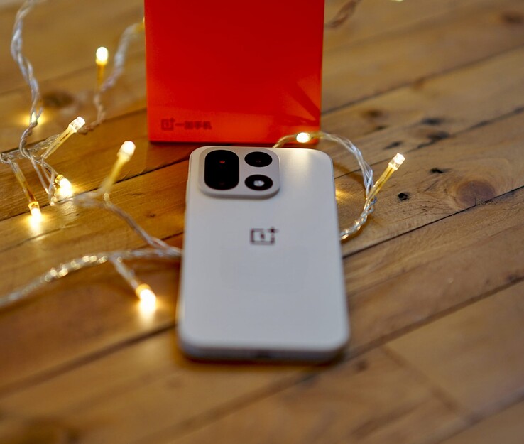 OnePlus 15 review. Review device provided by Trading Shenzhen.