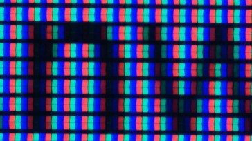 IPS display without visible pixel pitches