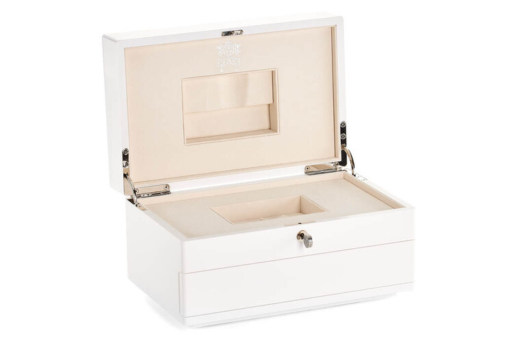 The Leica 'Pope Francis' M-A kit comes with an exclusive presentation box and key. (Image source: Leica)