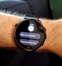 The Google Play Store running on a Suunto 7. (Image source: u/alehel)