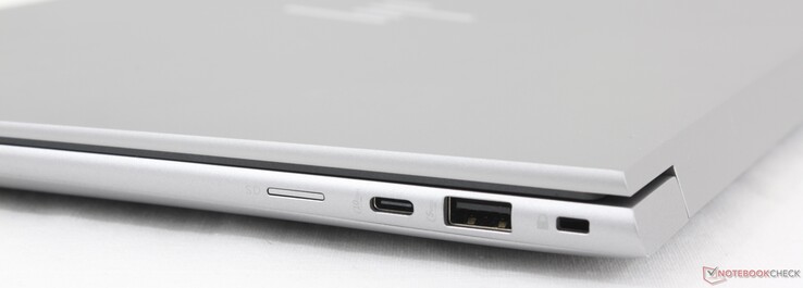 Right: microSD reader, USB-C 3.2 Gen.2 (10 GBit/s, DisplayPort-ALT 1.4), USB-A 3.2 Gen.1 (5 GBit/s), Kensington Lock