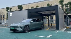 The 3d battery swap station generation is even faster (image: NIO)