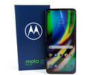  In our test report, the 6.8-inch Max-Vision display of the affordable Moto mobile phone, with its own Google Assistant button, reveals not only advantages - especially in terms of brightness.