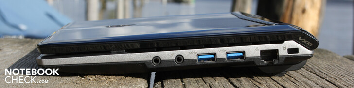 It was a little chunky, for sure. In exchange, the notebook sported a plethora of ports (Image source: Notebookcheck)