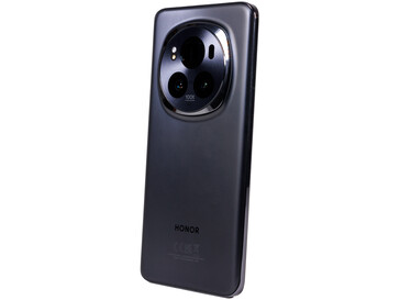 Hands-on picture of the back (Image source: Notebookcheck)