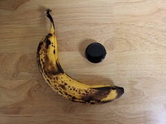 The Pixel Watch with a banana for scale. (Image source: u/tagtech414)