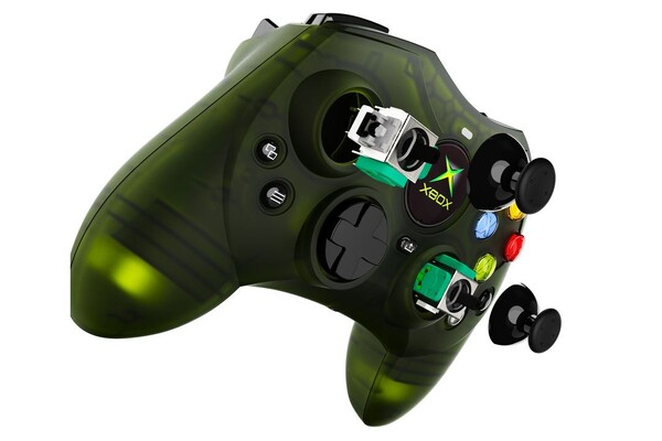 Hyperkin Special Edition Greenhaven DuchesS is translucent green. (Image source: Hyperkin)