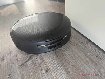 During testing, the Lefant M5 Pro often maintained a fairly large safety margin when it came to furniture.