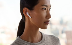 Apple AirPods are the best selling wireless headphones in the US