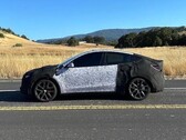 The 2026 Model Y Performance in test mule camouflage. (Image source: ConfidentImage4266/Reddit)
