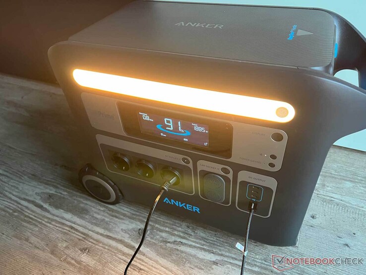 Integrated LED bar of the Anker 767 Powerstation