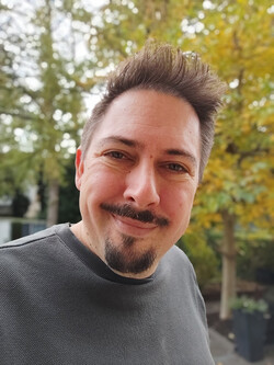 A selfie with the Redmi Note 17 5G (portrait mode)