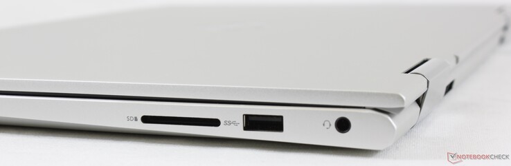 Right: SD reader, USB-A 3.2 Gen. 1, 3.5 mm combo audio