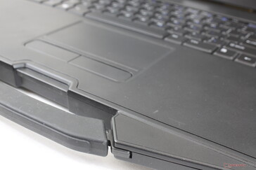 Carrying handle is convenient, but it's not detachable