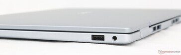 Dell 14 Plus ports on the right. (Image source: Allen Ngo for Notebookcheck)