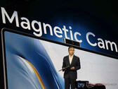 The MagicBook Art 14 Snapdragon features a magnetic camera like its Intel-powered sibling. (Image source: Notebookcheck)