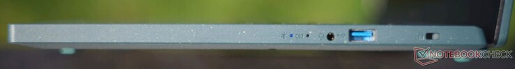 Right: Indicator LEDs, 3.5 mm audio jack, USB-A 3.2 Gen1, Nano Kensington