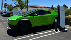 Cybertruck can use fast 325 kW charging at V4 stations now (Image source: Brandon/X)