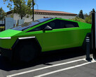 Cybertruck can use fast 325 kW charging at V4 stations now (Image source: Brandon/X)