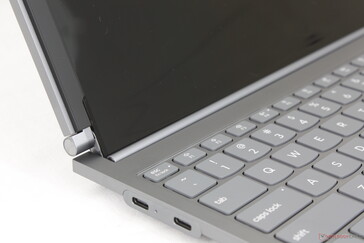 Hinges have minimal teetering, but adjusting angles is not recommended when the screen is in extended mode
