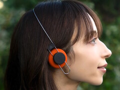 The Final Porta on-ear headphones are designed to be lightweight using an Air Wire structure.