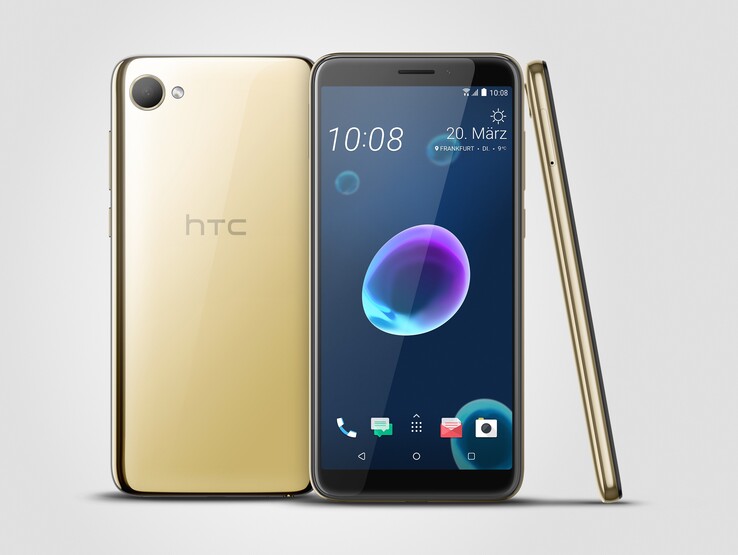 The case of the HTC Desire 12 looks especially good in the “Gold” color scheme.