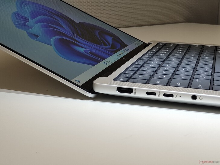 HP EliteBook X G1a: Maximum opening angle (image source: Benjamin Herzig)