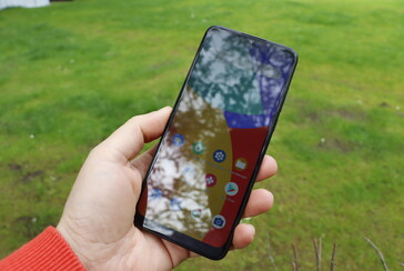 Alcatel 1S (2021) outdoors