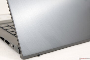 Familiar circular brushed aluminum outer lid