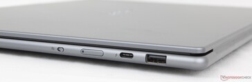 Lenovo Yoga Slim 7i Aura Edition ports on the right side. (Image source: Notebookcheck)