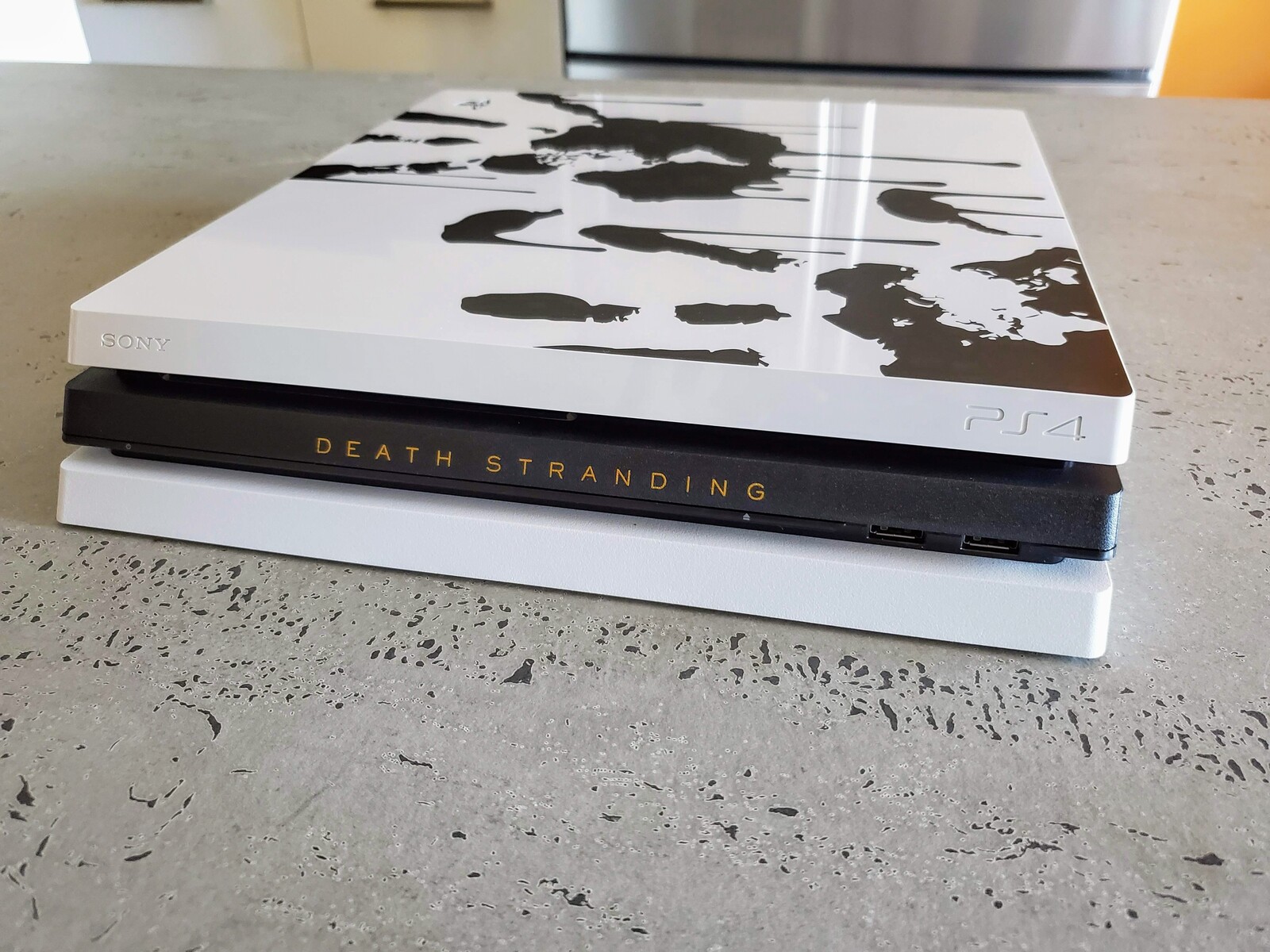 Hands On: PS4 Death Stranding Limited Edition Console - NotebookCheck