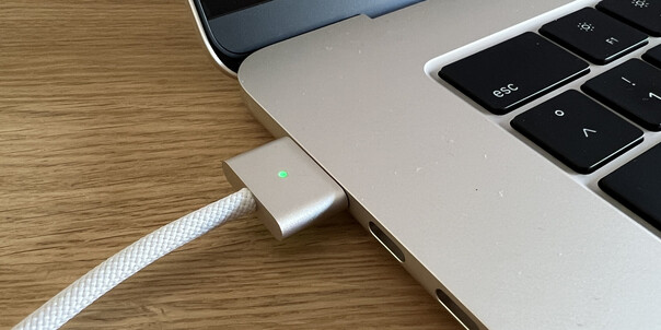 MagSafe looks good and is totally user-friendly (Image source: Notebookcheck - edited)