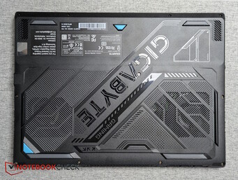 A16 Pro: No differences at the bottom as well