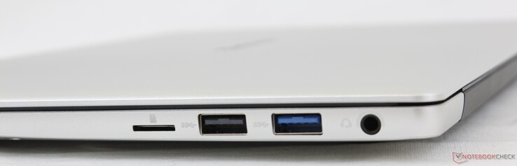 Right: MicroSD reader, USB-A 2.0, USB-A 3.0, 3.5 mm headset