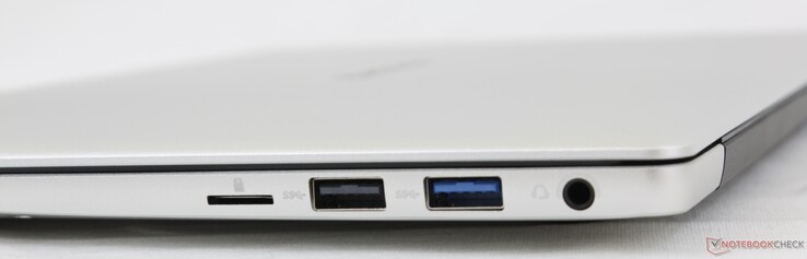 Right: MicroSD reader, USB-A 2.0, USB-A 3.0, 3.5 mm headset