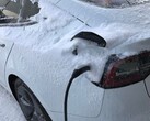 Tesla owners can now heat only the charging port after latest update (Image source: teslamotors on Reddit)
