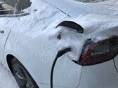 Tesla owners can now heat only the charging port after latest update (Image source: teslamotors on Reddit)