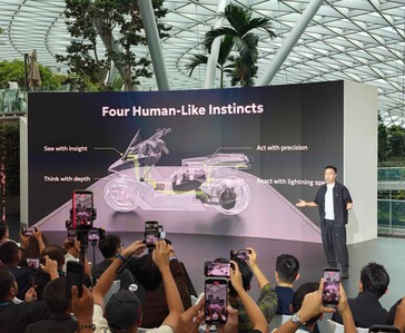 Omoway presenting the OMO-ROBOT architecture and its four human-like instincts.