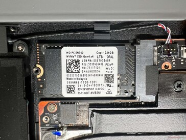 Replaceable M.2-2242 SSD