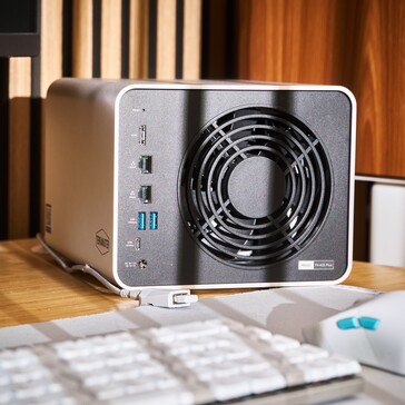 A single fan cools the processor and hard disks.