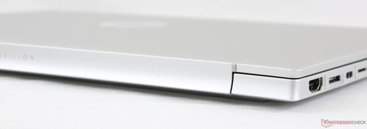 Rear: No connectivity