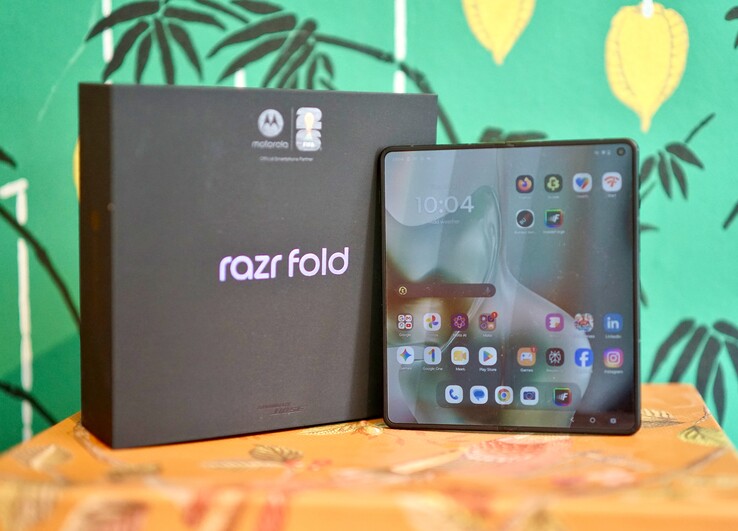Motorola Razr Fold Review. Test unit provided by notebooksbilliger.de.