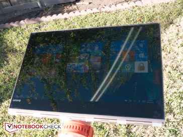 Outdoor use (tablet mode) - sun